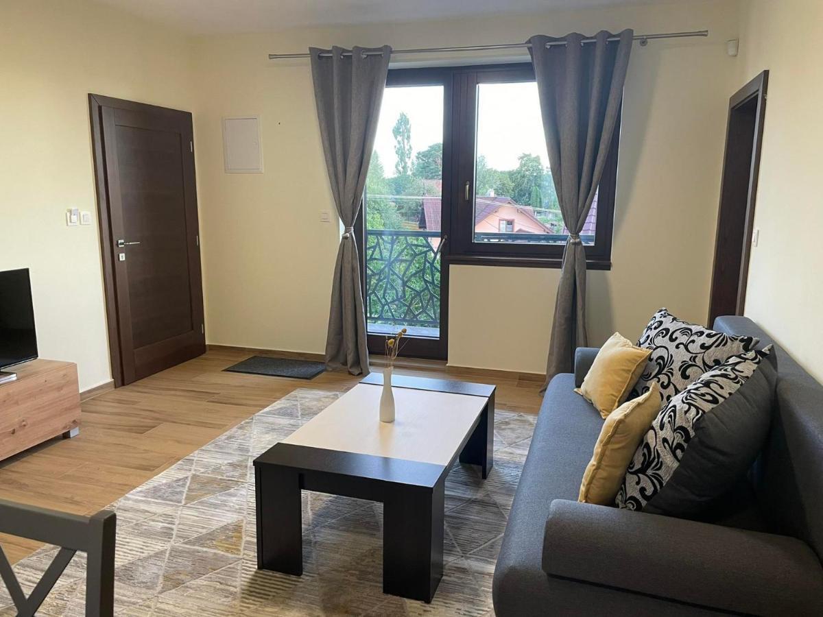 Apartmány Zaky Vrbov Esterno foto